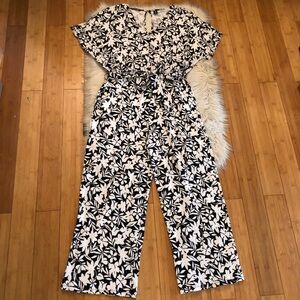Lands’ End Gauze Crinkle Floral Black White Wide Leg Jumpsuit, size M (10/12)